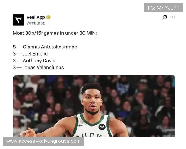 字母哥被拍与教练深夜讨论战术，认真面貌获赞