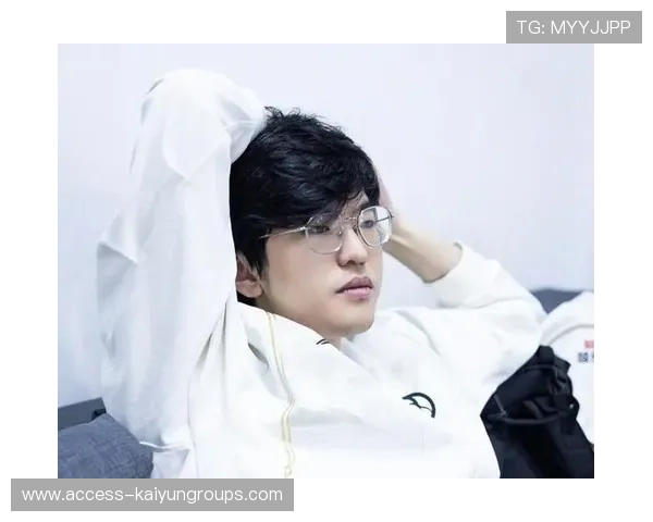 电竞选手如何应对舆情反噬造成的职业困境，当电竞职业选手的风险