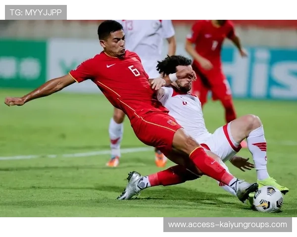 足球装备技术革新提升球员竞技状态，足球队员装备